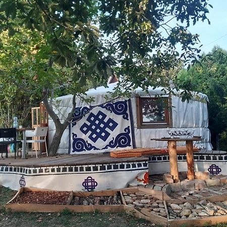 فندق Jurta Az Erdo Mellett Dezsaval-Keresz-Tanya بيليزينتكيريزت المظهر الخارجي الصورة