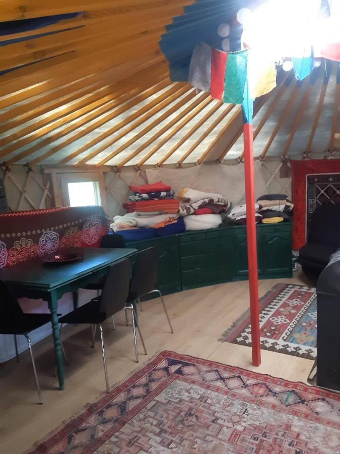فندق Jurta Az Erdo Mellett Dezsaval-Keresz-Tanya بيليزينتكيريزت المظهر الخارجي الصورة